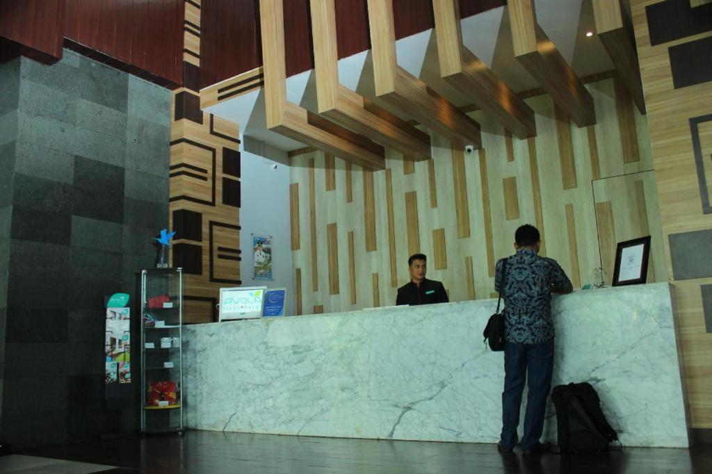 佩坎巴鲁艾优拉首点酒店 北干巴鲁 外观 照片