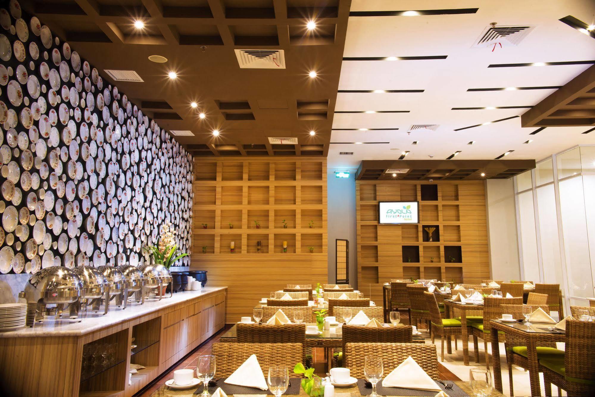 佩坎巴鲁艾优拉首点酒店 北干巴鲁 外观 照片